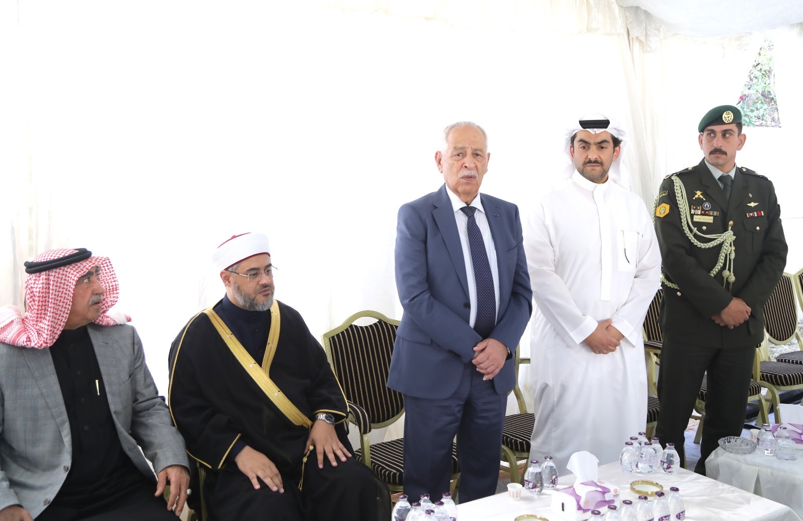مندوبا عن الملك وولي العهد... العيسوي يعزي عشيرة الشعلان