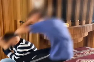 مشاهد من داخل مسجد بدوقرة تشعل مواقع التواصل وتثير استياء الأهالي في اربد