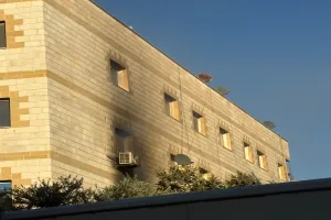 اندلاع حريق كبير في جبل الزهور بالعاصمة عمان