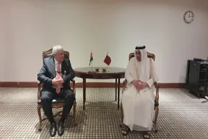 القطامين يلتقي نظيره القطري في القاهرة