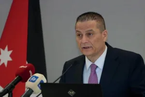 عاجل- تجديد تعيين عادل شركس محافظ للبنك المركزي