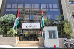 عاجل- الجمارك تضبط معملاً غير مرخص لتصنيع مستحضرات دوائية داخل منزل في عمّان