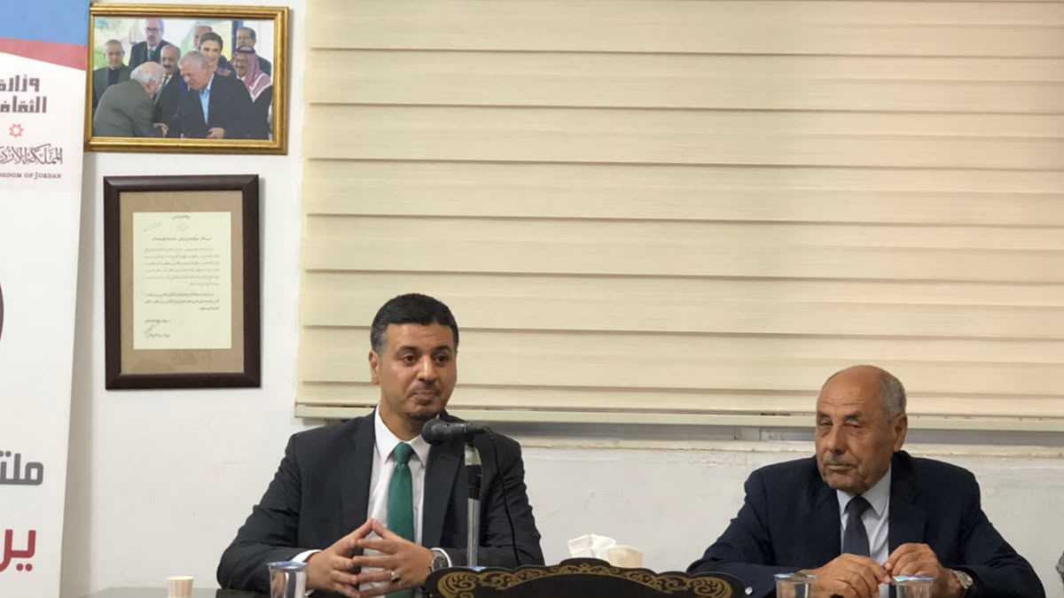 الدكتور القهيوي في ندوة حوارية حول "الأردن ليس على هامش المشهد: إدارة التحولات وصناعة المستقبل" في ملتقى إربد الثقافي